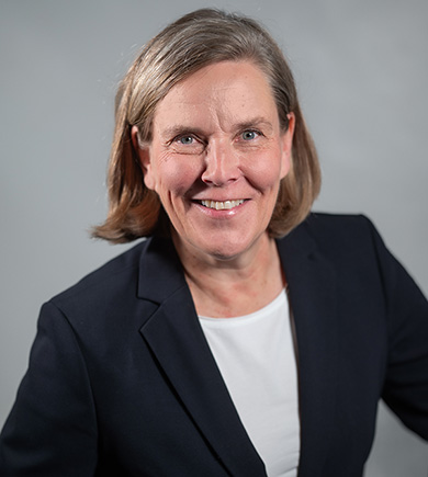 Portrait of Johanna Arantola-Hattab, customer experience and marketing professional